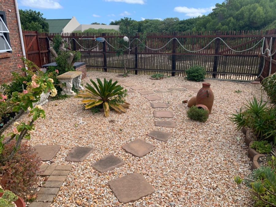 4 Bedroom Property for Sale in Stilbaai Oos Western Cape